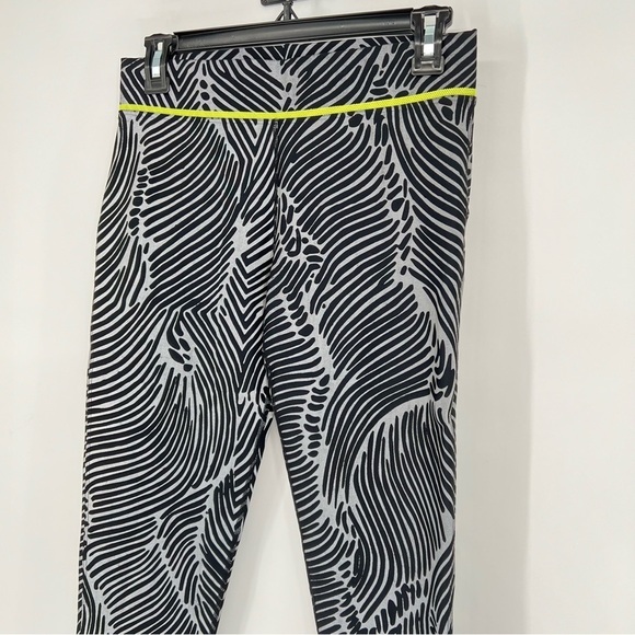 Lorna Jane Reflective Active Leggings Size Small - Picture 2 of 15